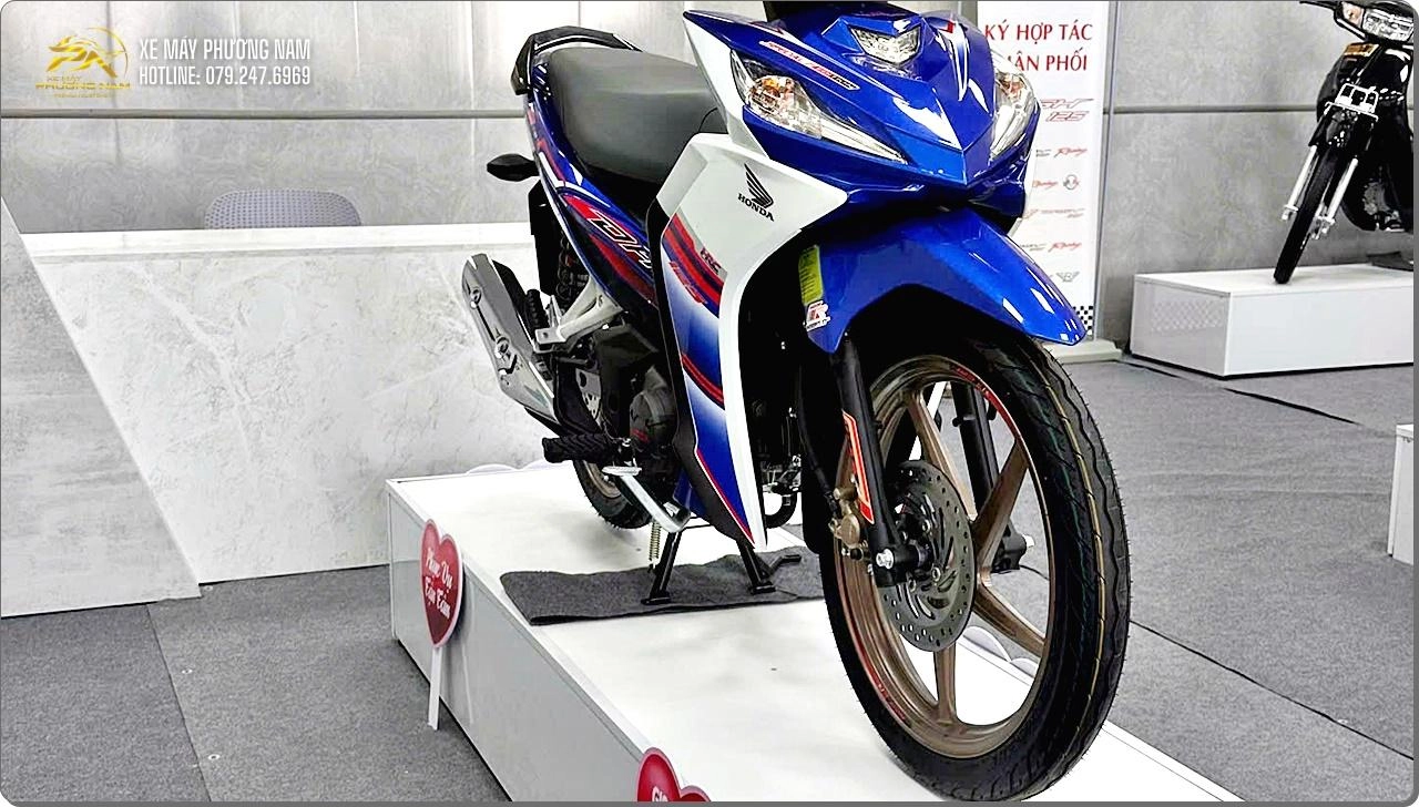 Honda Dash 125 2026 Racing màu xanh trắng phong cách GP đã cập bến Xe Máy Phương Nam Cà Mau