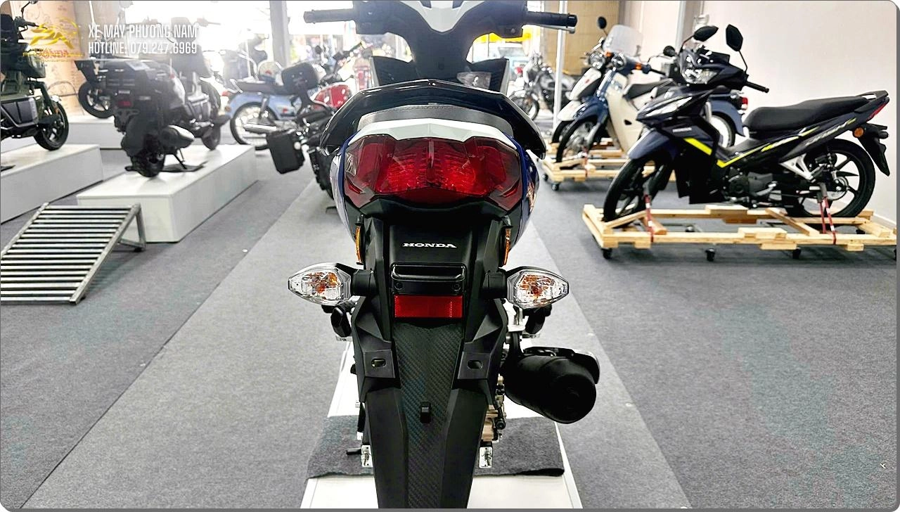 Honda Dash 125 2026 Racing màu xanh trắng phong cách GP đã cập bến Xe Máy Phương Nam Cà Mau