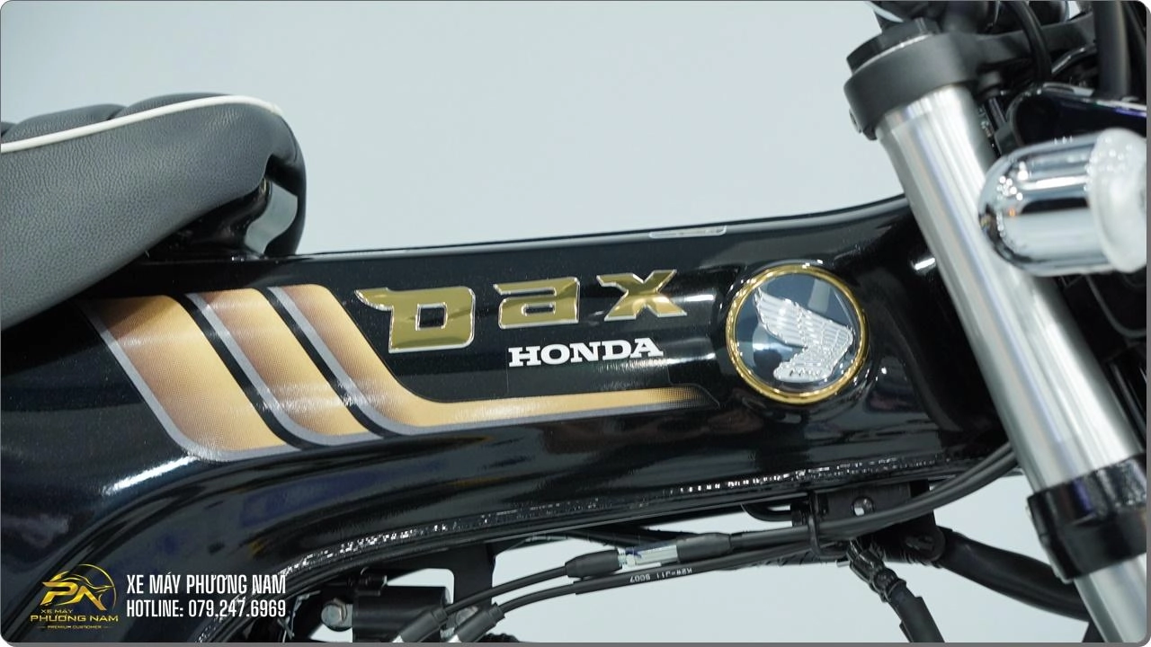 Honda Dax 125 Royal Edition