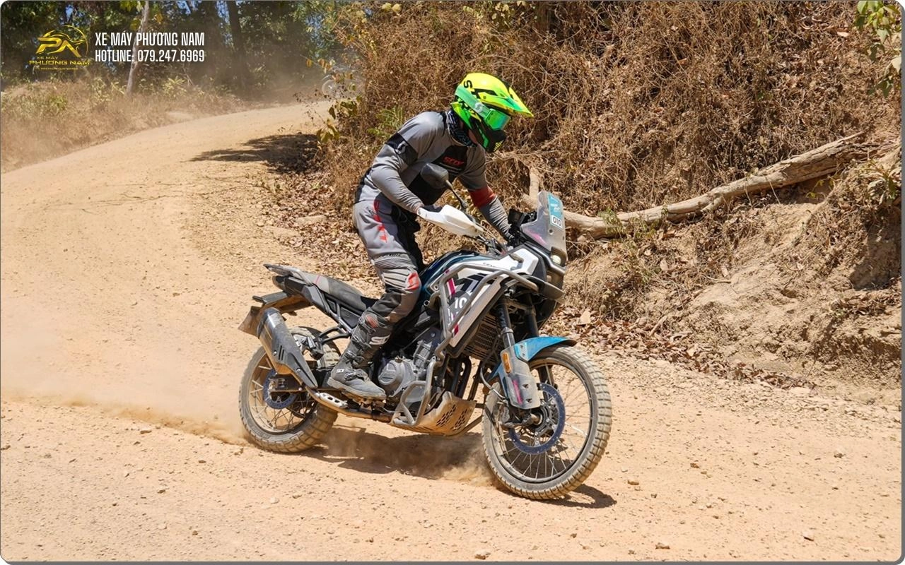 CFMOTO 450MT
