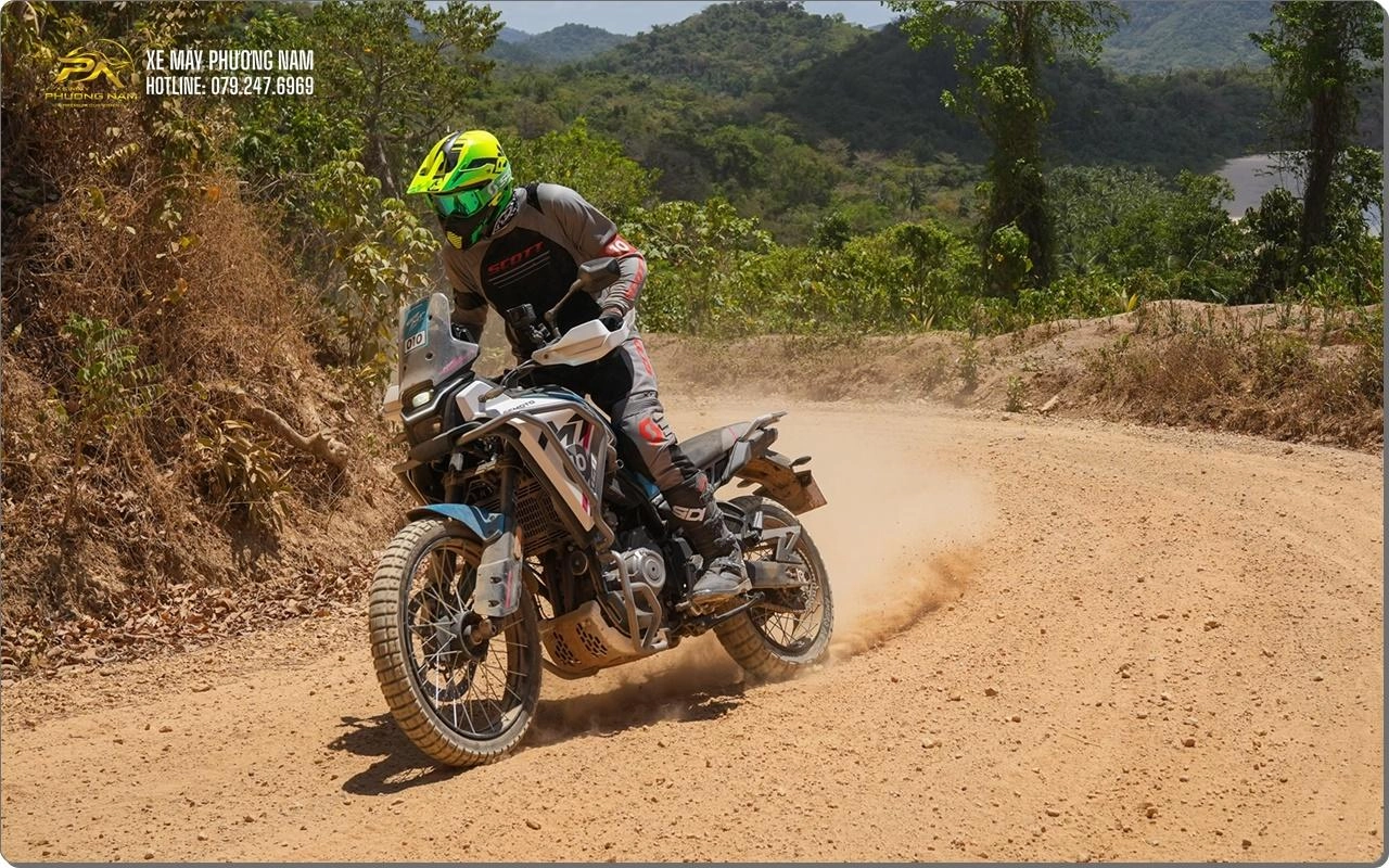CFMOTO 450MT