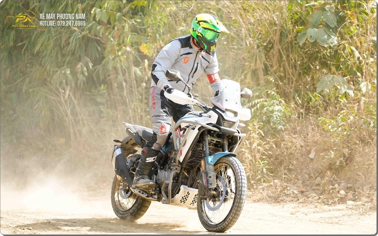 CFMOTO 450MT