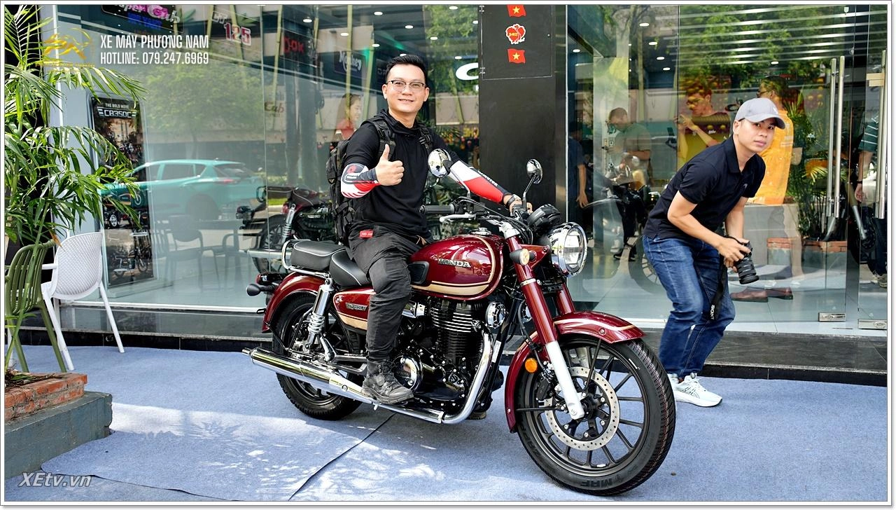 Honda CB350C đã có mặt tại showroom Xe Máy Phương Nam Cà Mau để khách hàng tham quan và trải nghiệm thực tế