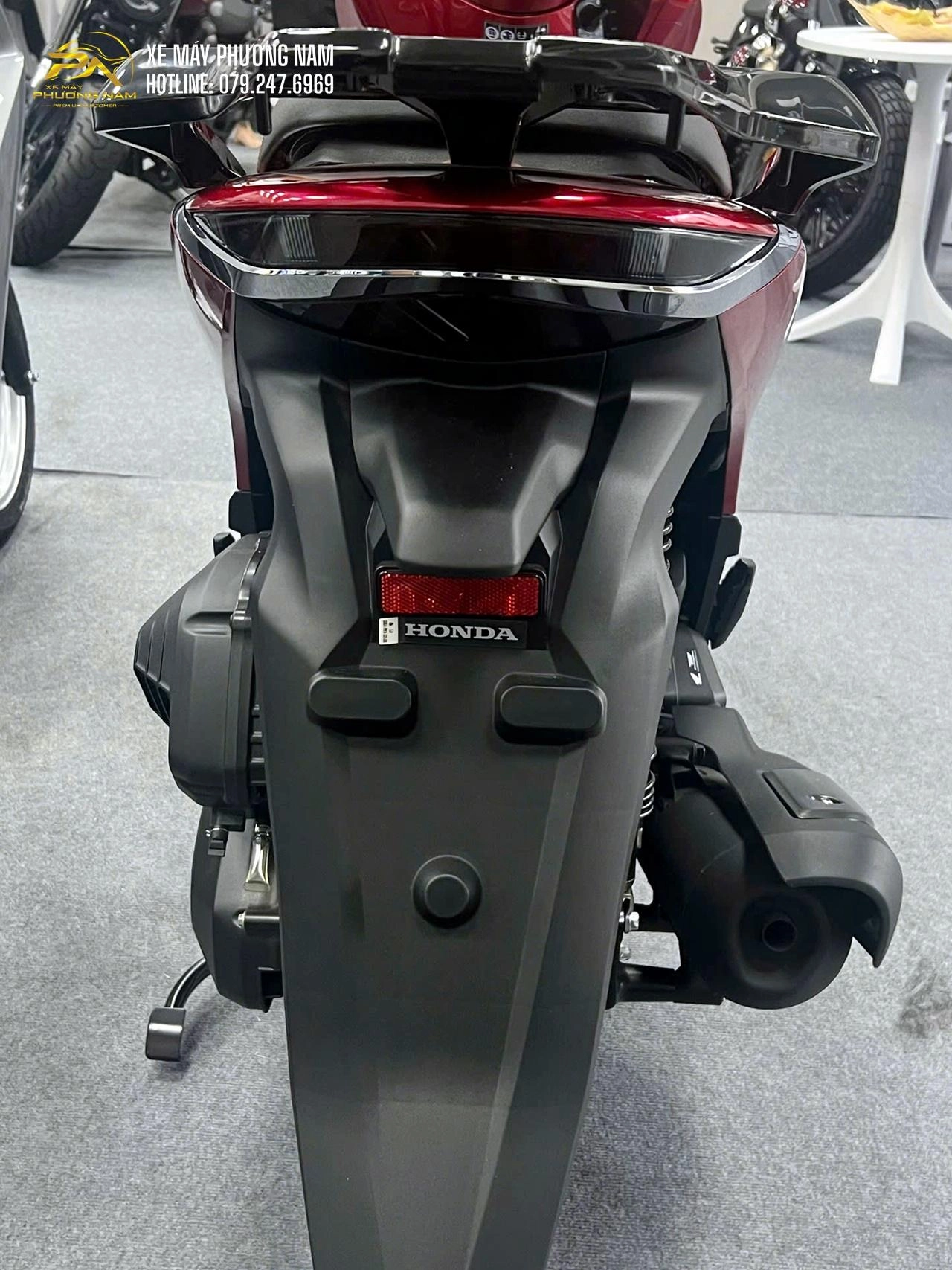 Honda SH Ý 150i màu đỏ Rosa – Sắc màu quyến rũ dành cho người yêu vẻ đẹp khác biệt